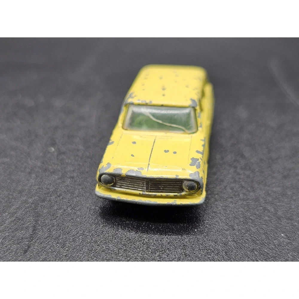 Vintage 1963 Lesney Matchbox No. 38 Vauxhall Victor Estate Car Black Wheels Read